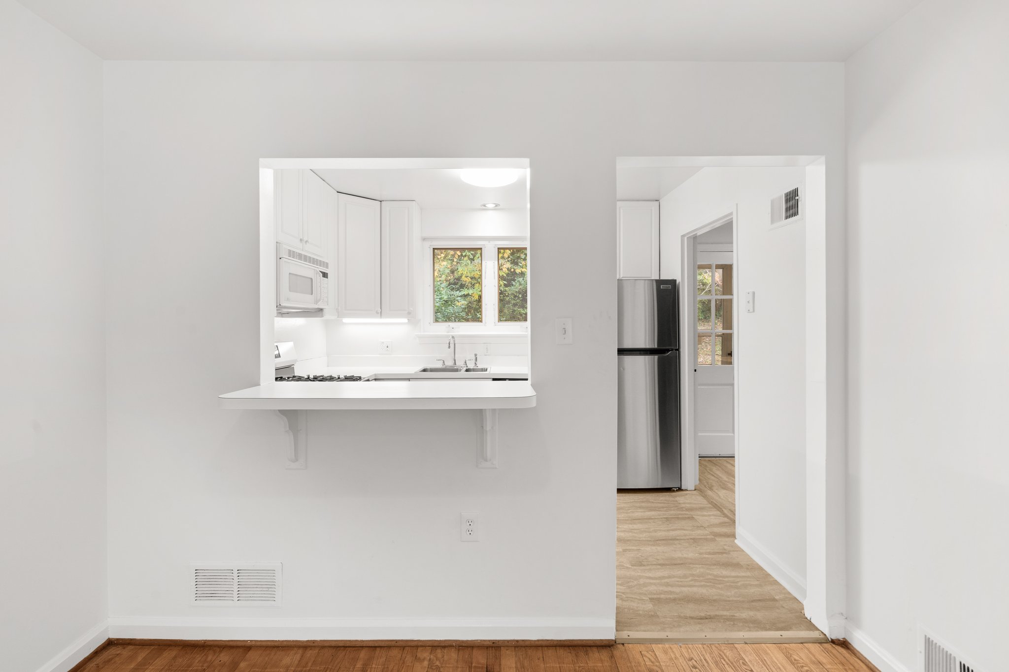 Pass Through from Dining Area to Kitchen