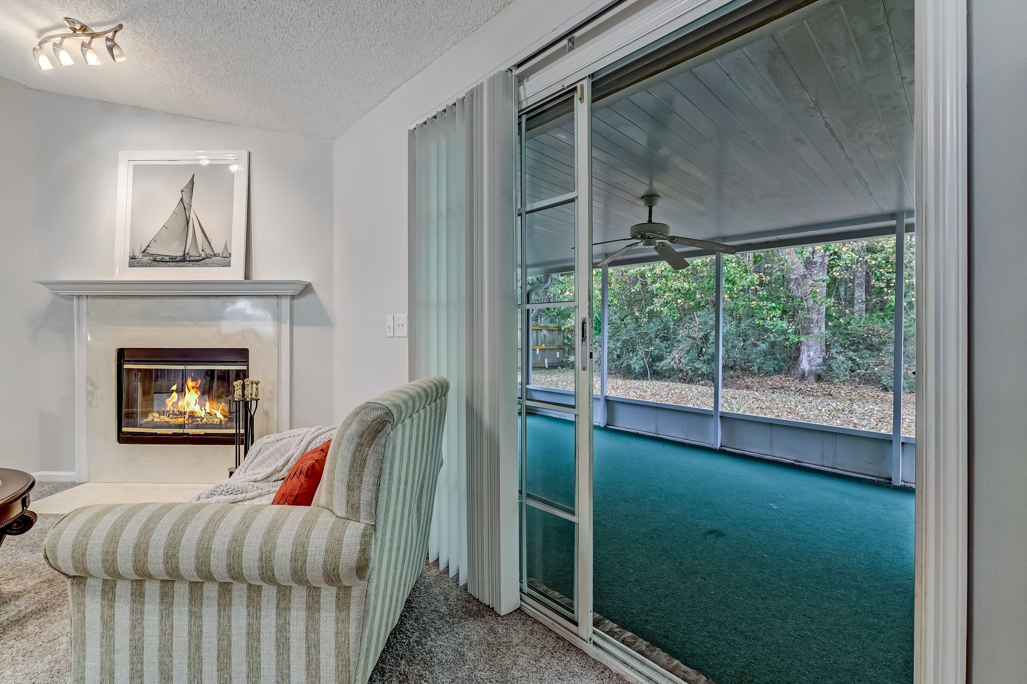 Living Room/Screened-in Porch