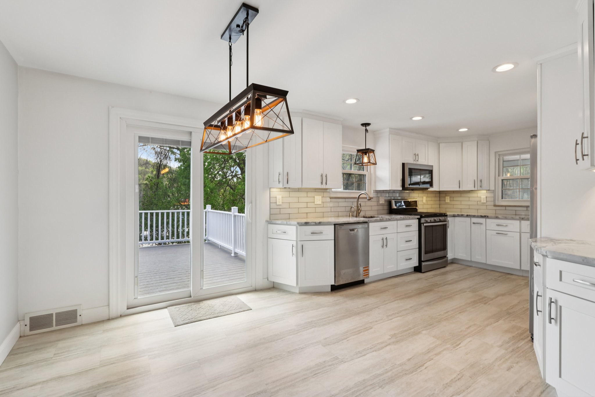 Marjorie Dr-S1704-012.jpg