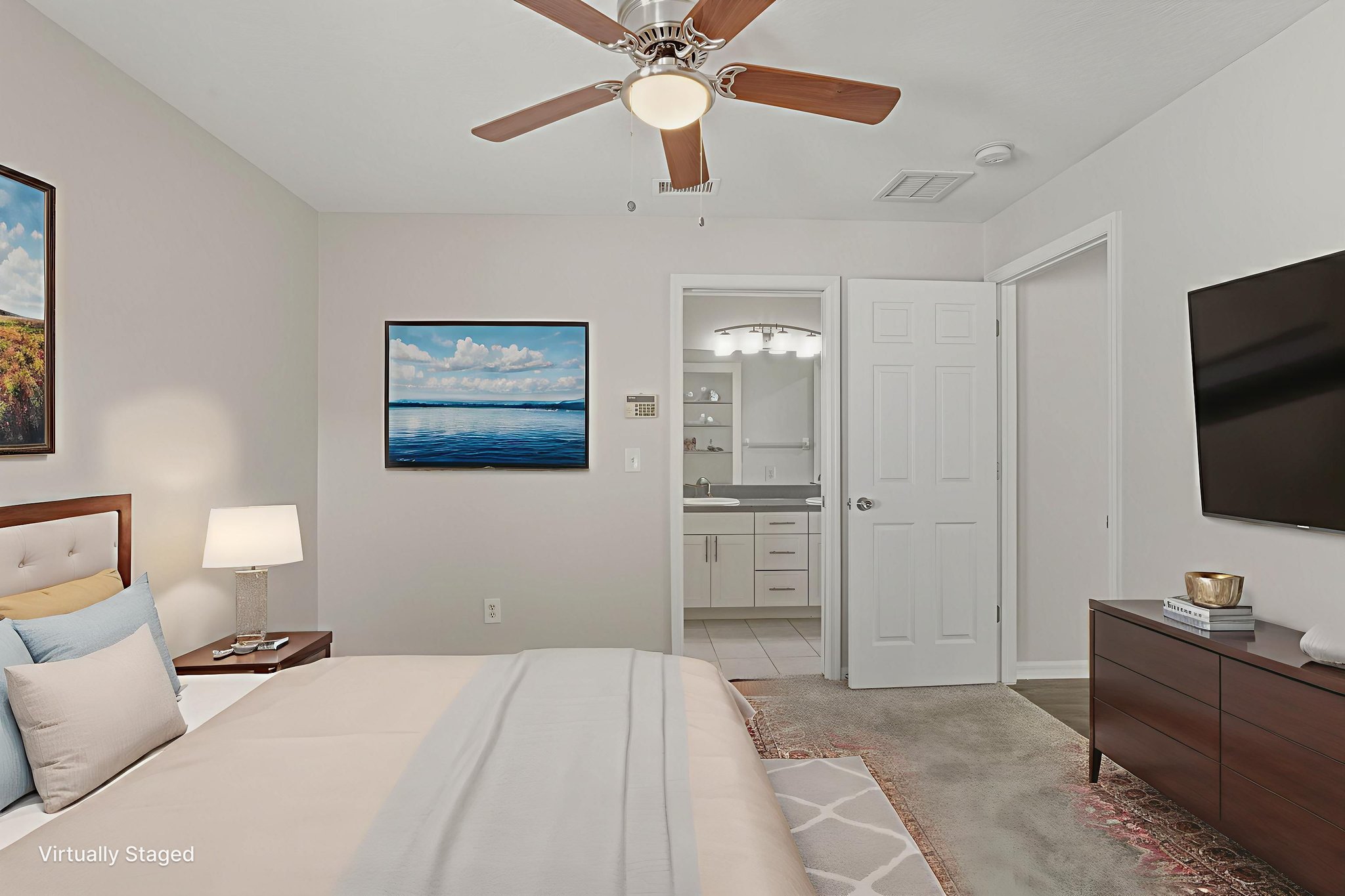 DSC06186 virtually staged.jpeg