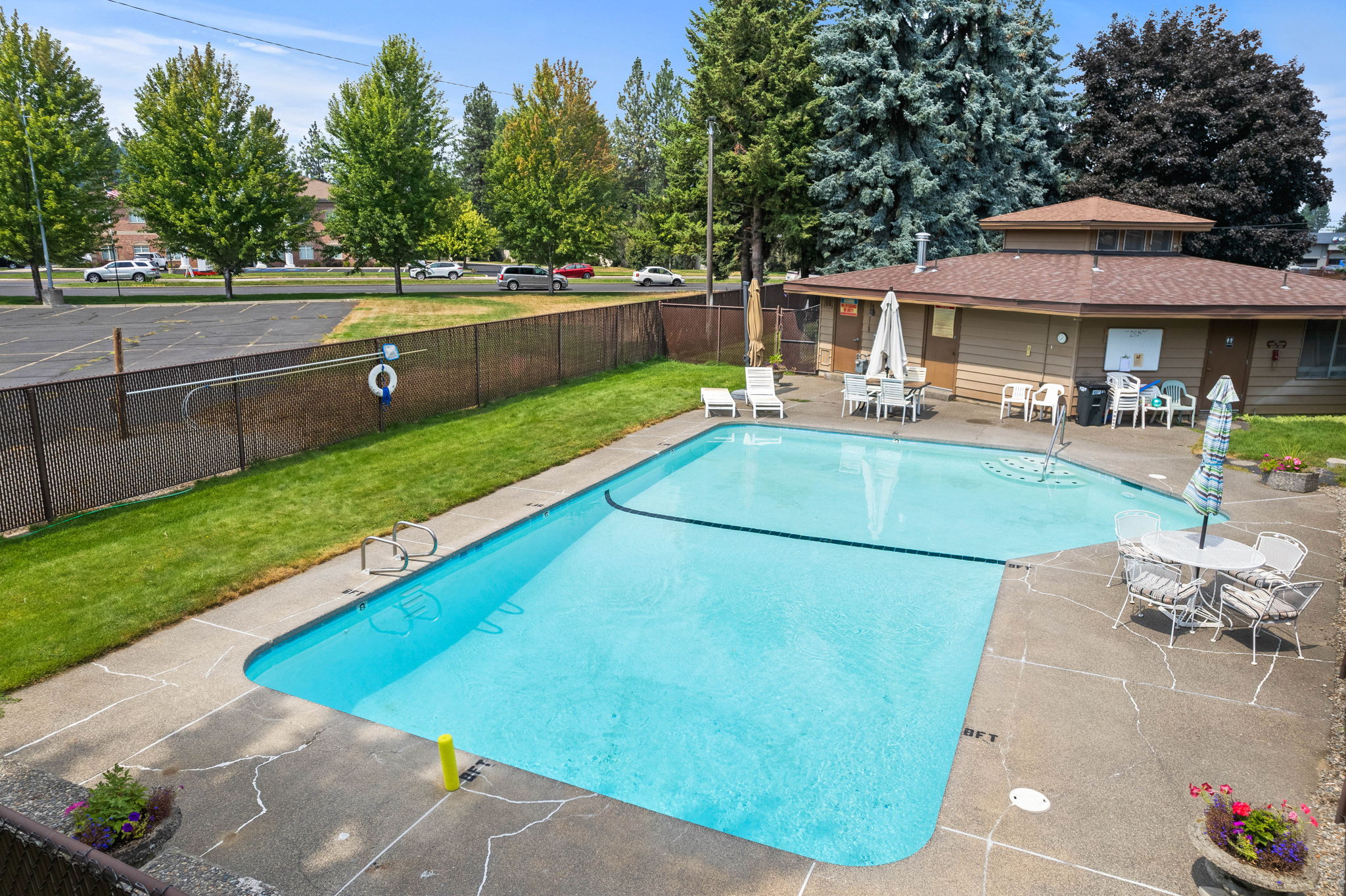 Condo Amenities- Pool!