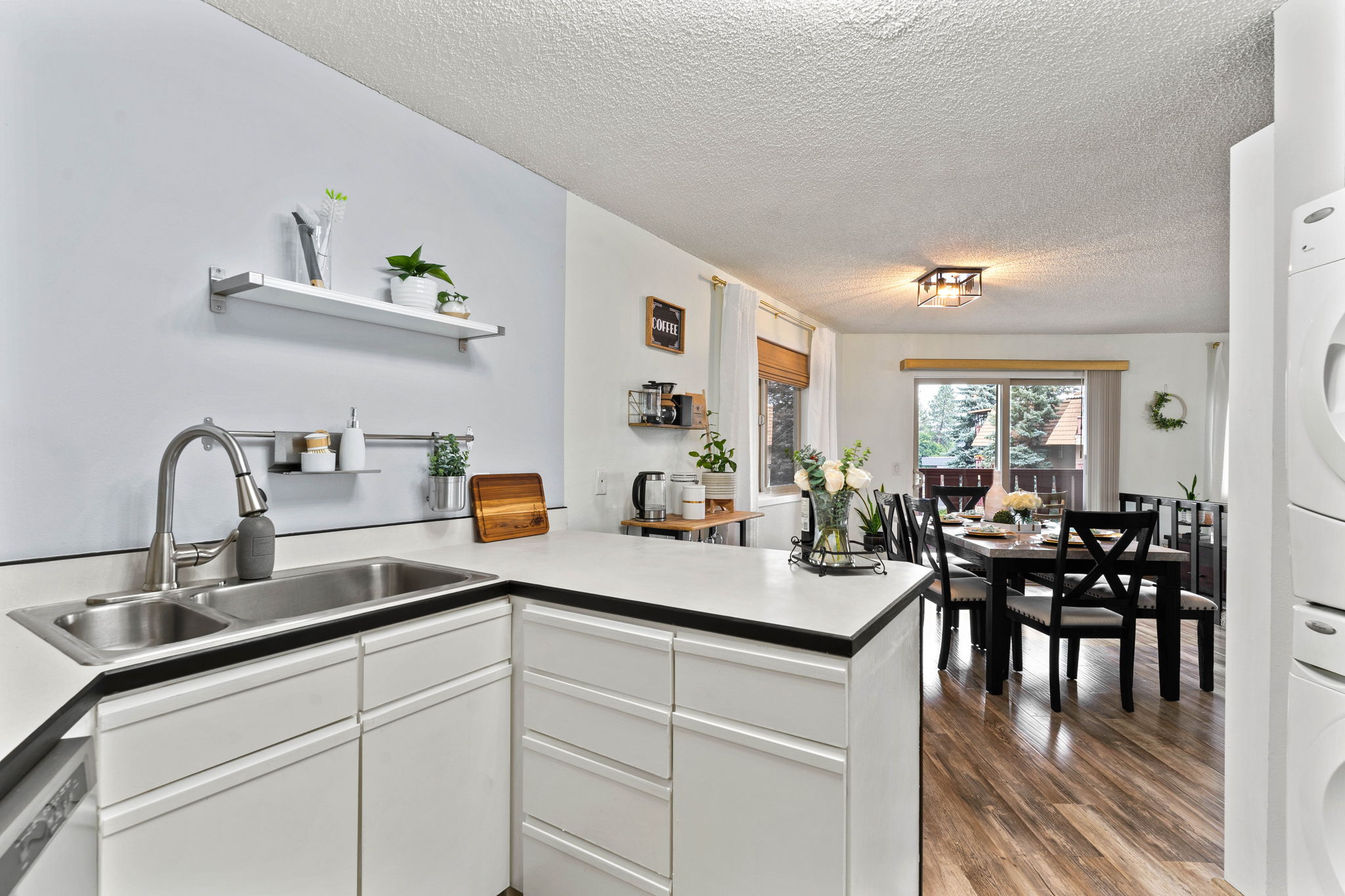 Kitchen-Open Concept into Dining Area