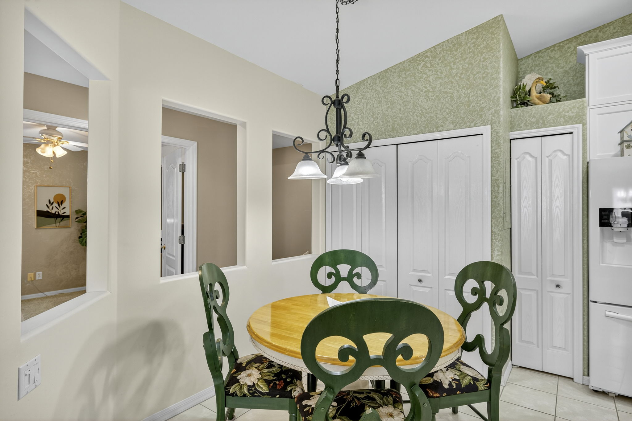 Breakfast Nook 1 of 2