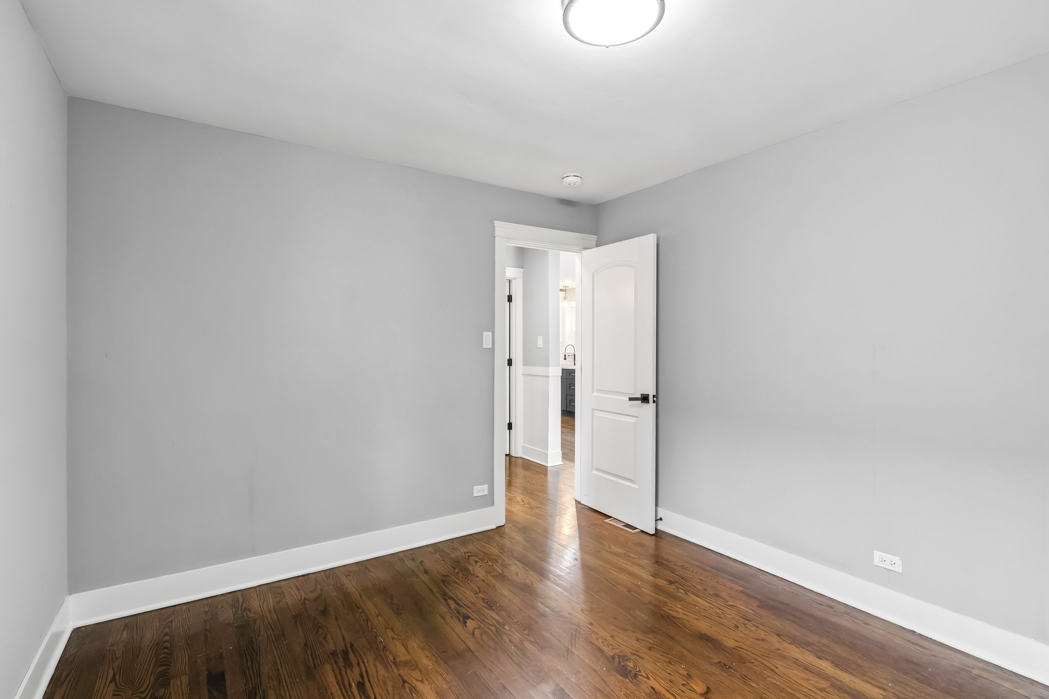 S Oglesby Ave-S0605-014.jpg