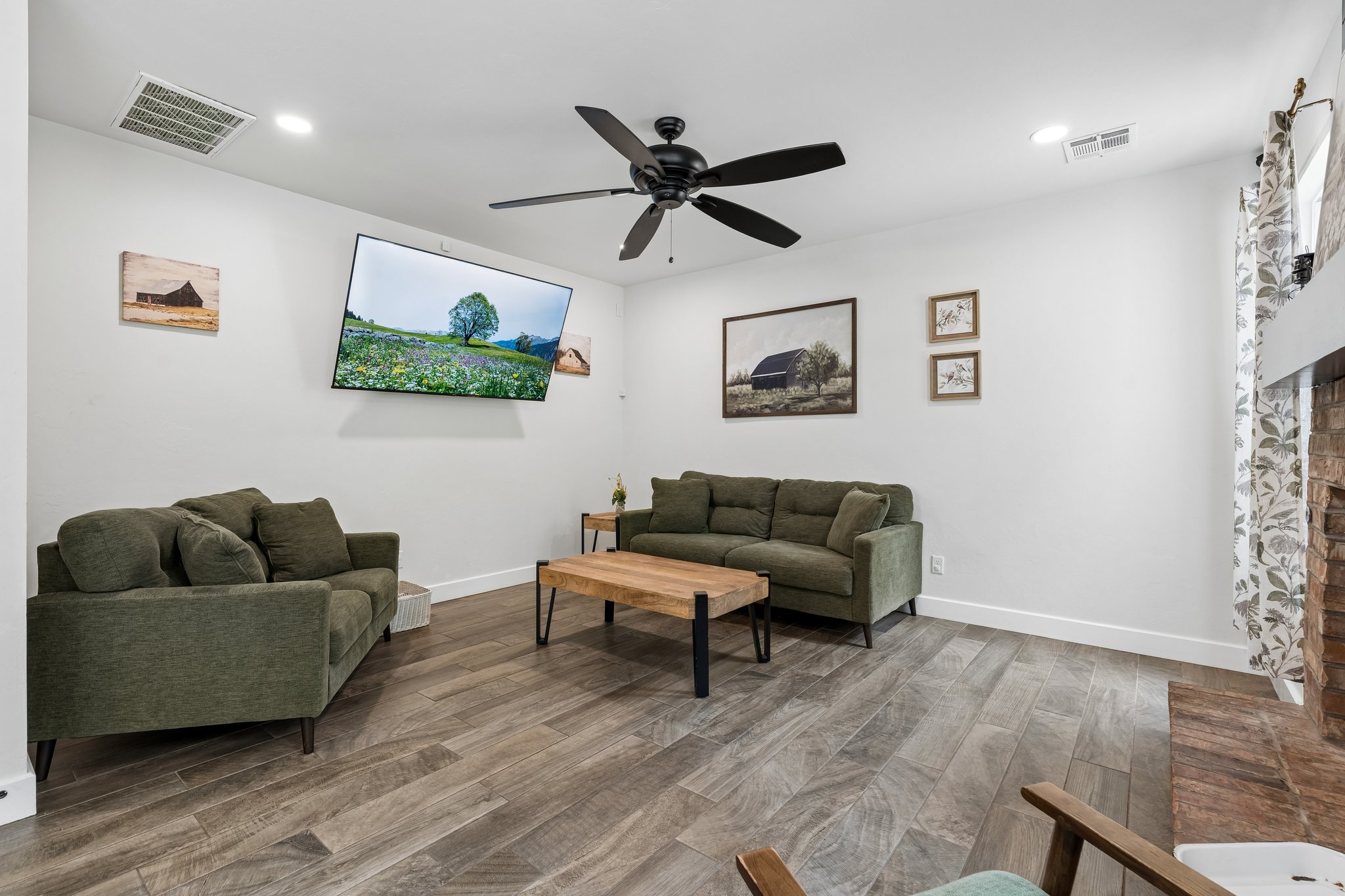 9025 E Charter Oak Rd_016.jpg
