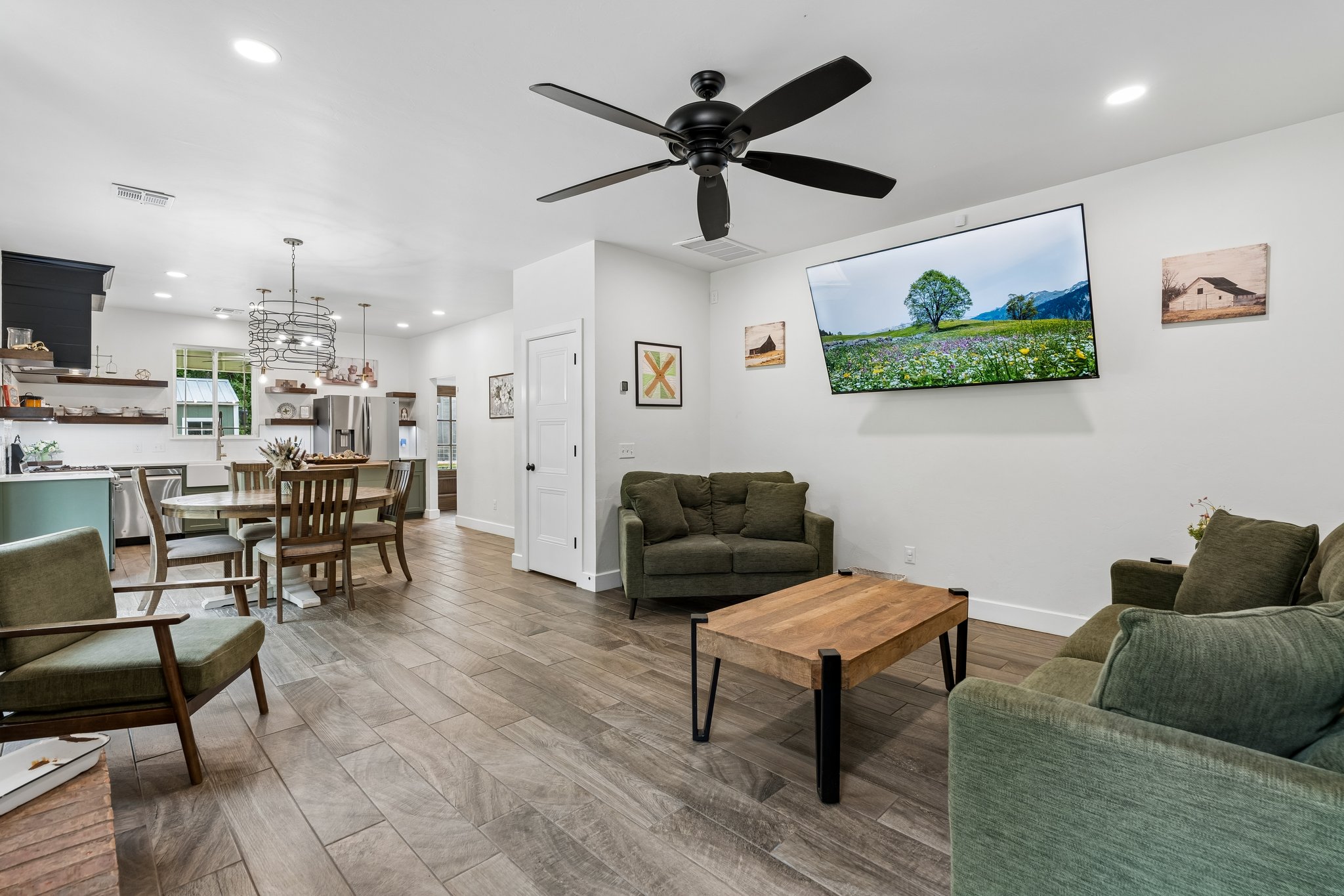 9025 E Charter Oak Rd_017.jpg