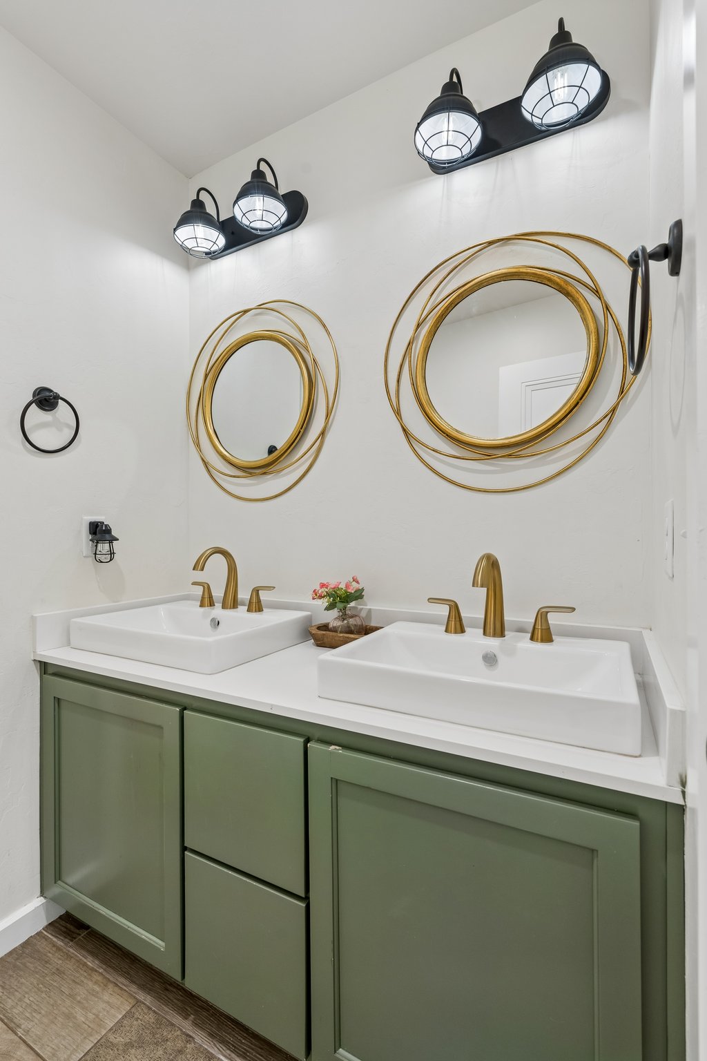 9025 E Charter Oak Rd_054.jpg