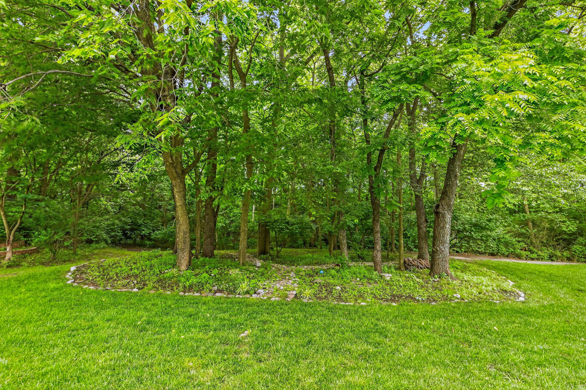 006_9027 N Manning Ave-005