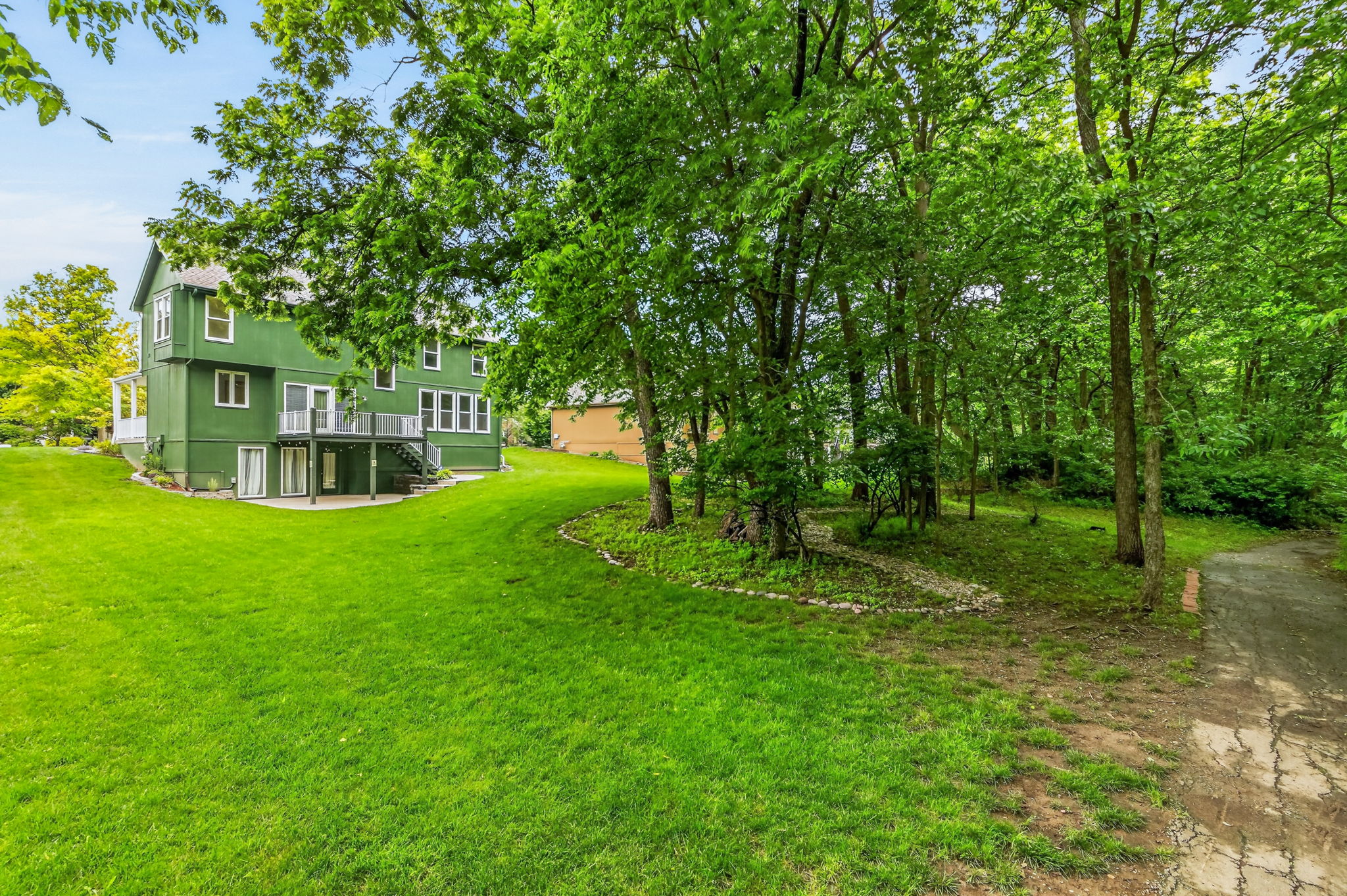 007_9027 N Manning Ave-006