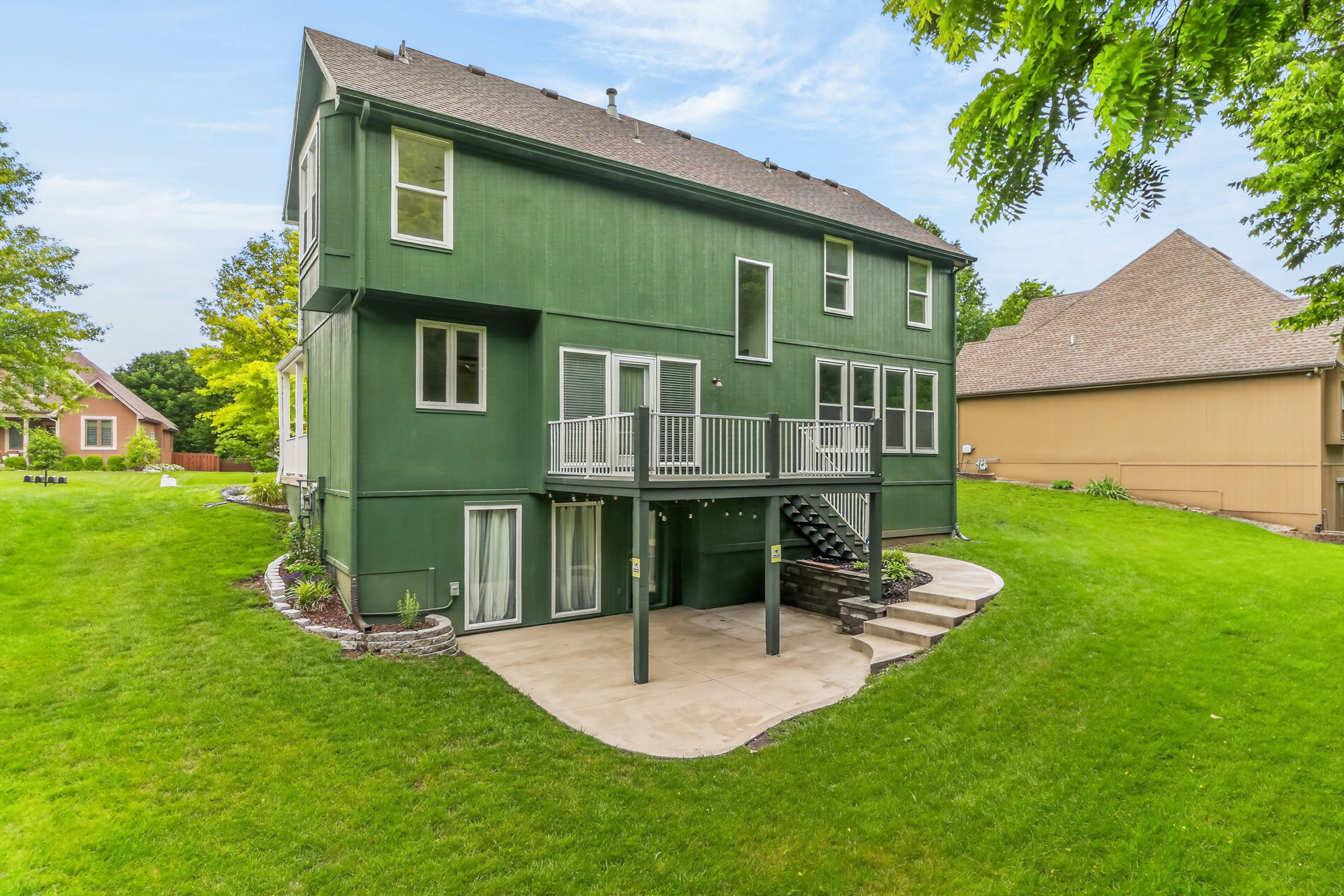 009_9027 N Manning Ave-008