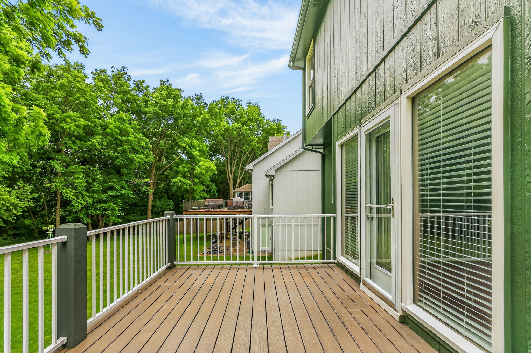 012_9027 N Manning Ave-012