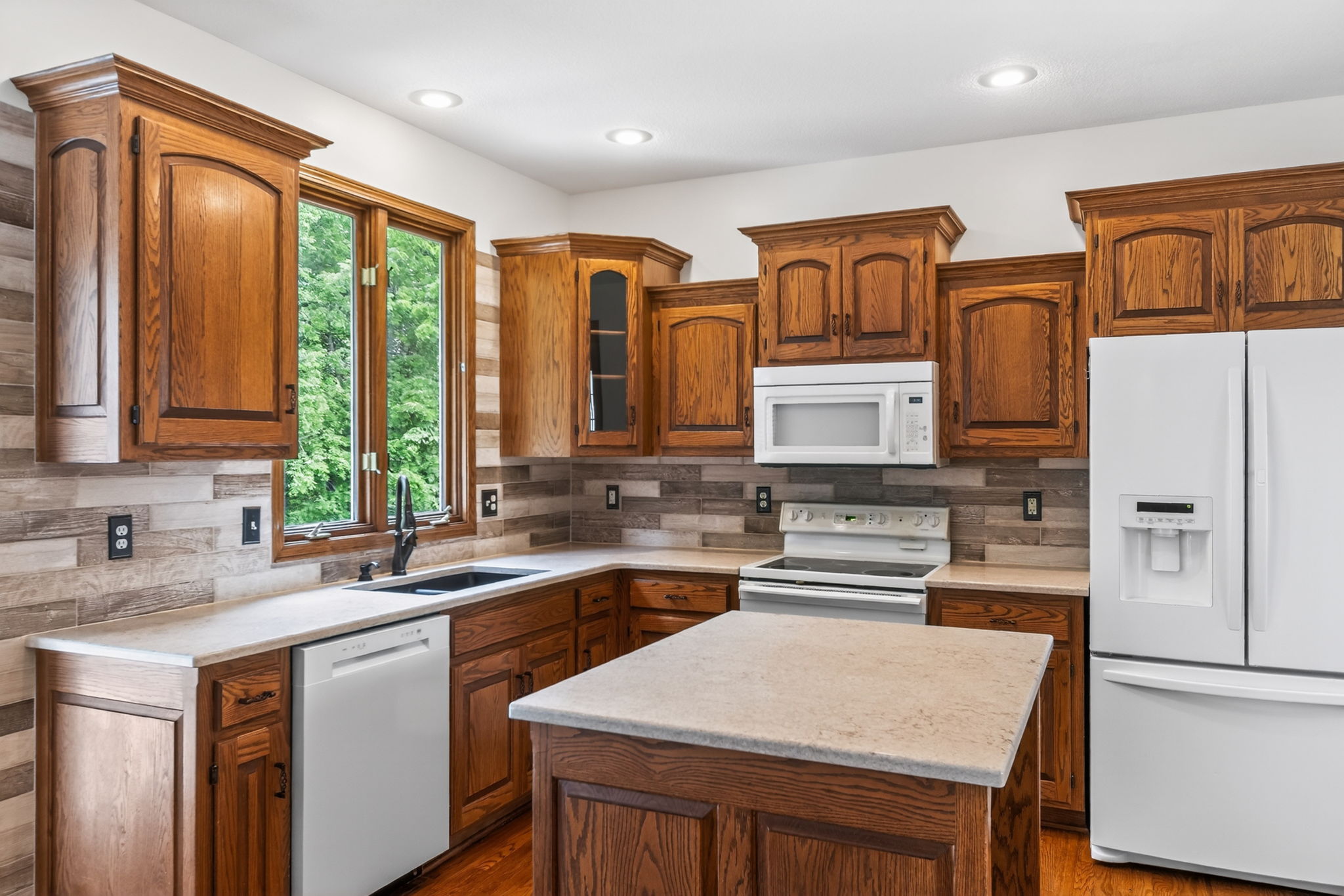 026_9027 N Manning Ave-026