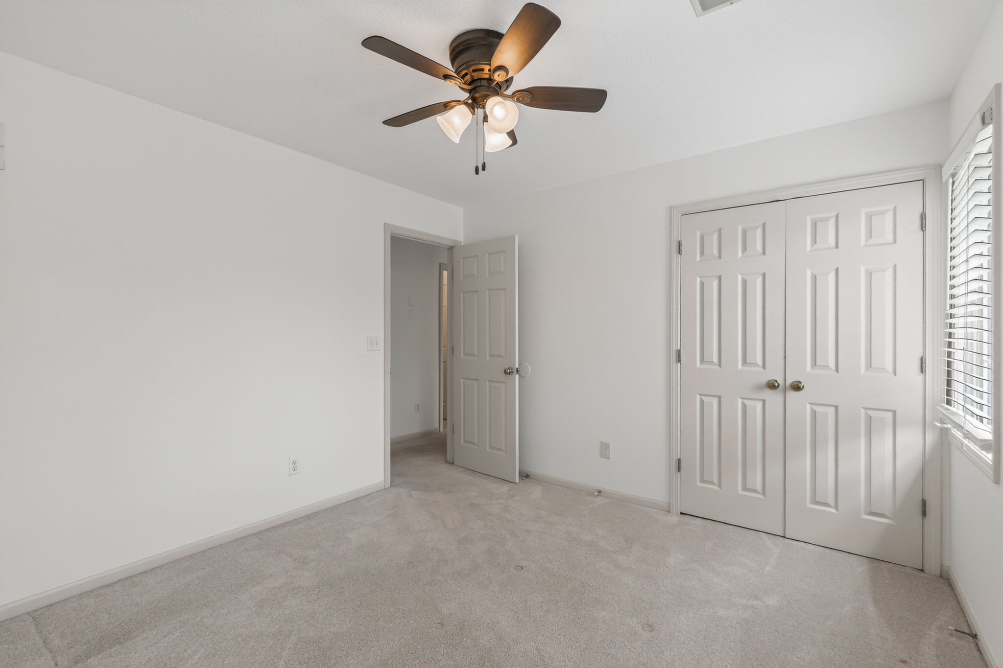 039_9027 N Manning Ave-040