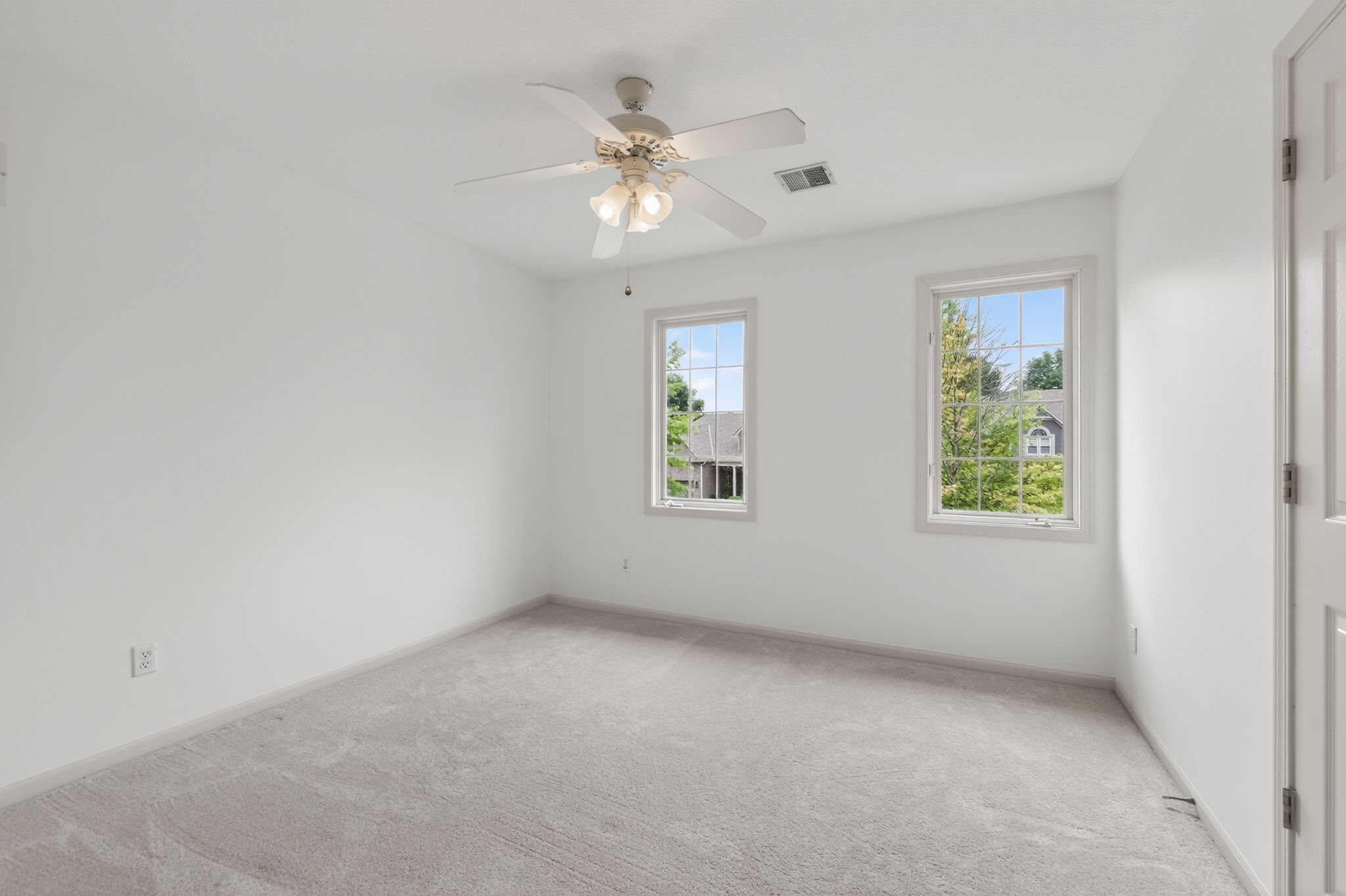 040_9027 N Manning Ave-041
