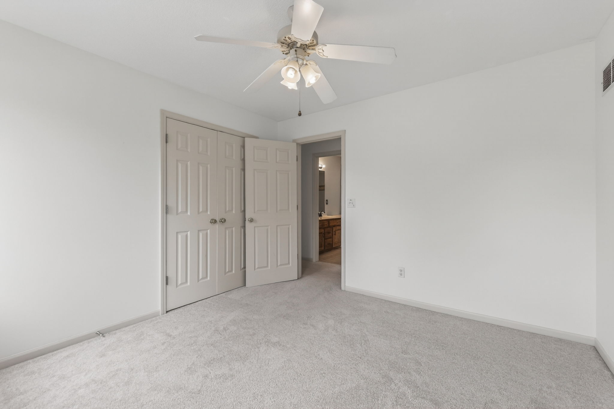 041_9027 N Manning Ave-042