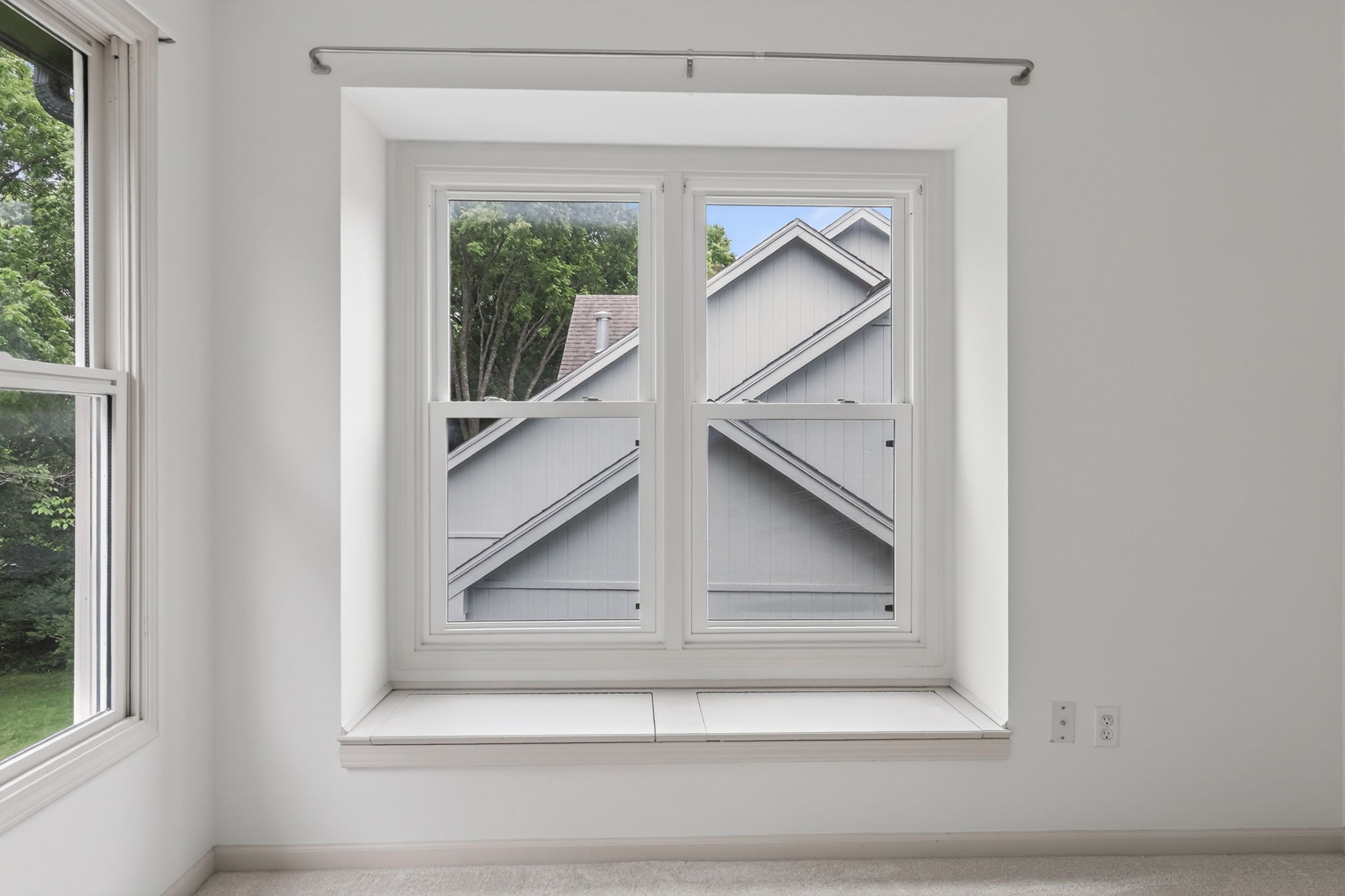 043_9027 N Manning Ave-044