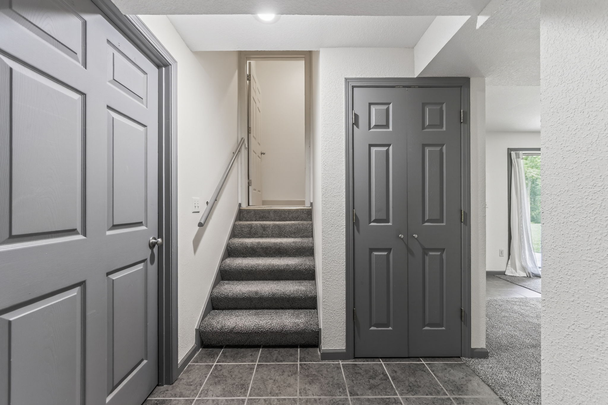 047_9027 N Manning Ave-048
