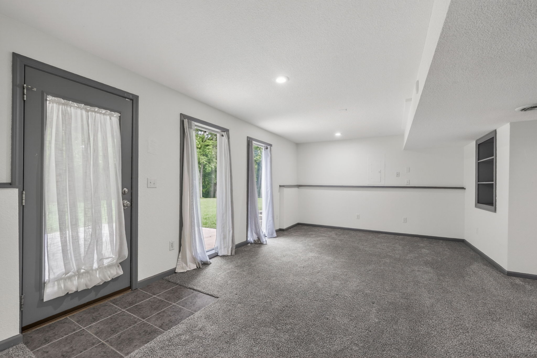 049_9027 N Manning Ave-050