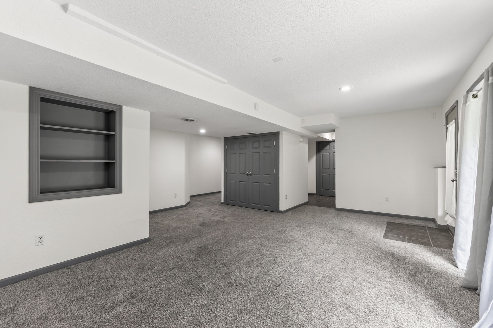 050_9027 N Manning Ave-051