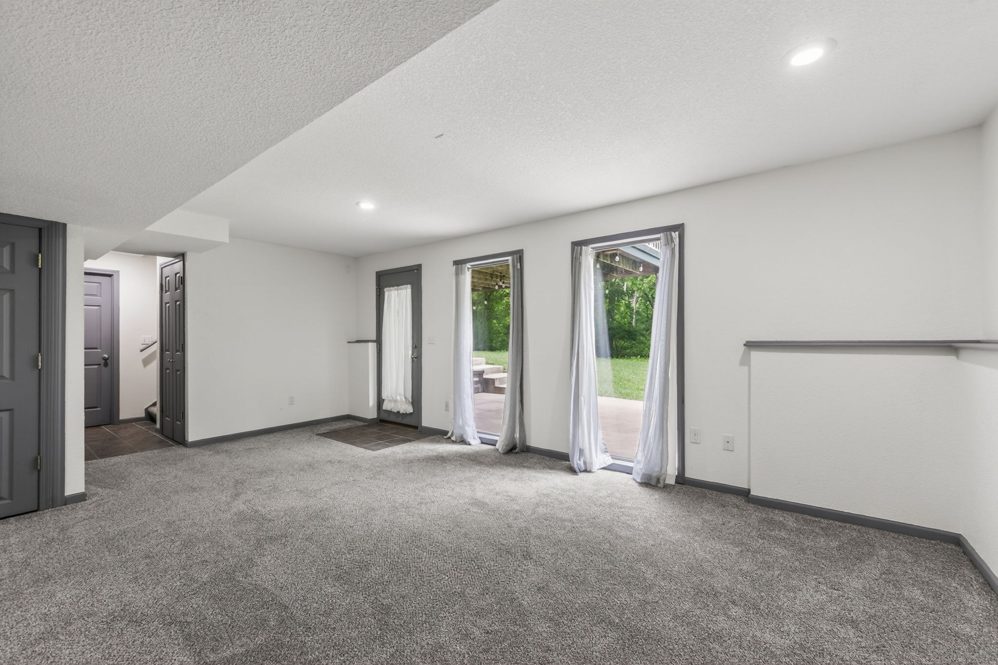 052_9027 N Manning Ave-053