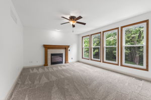 019_9027 N Manning Ave-019