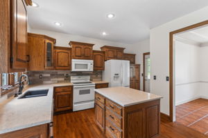 027_9027 N Manning Ave-027