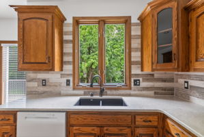 028_9027 N Manning Ave-028