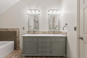 035_9027 N Manning Ave-036