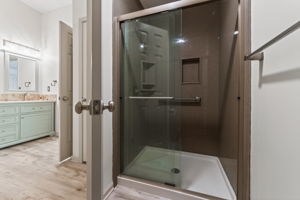 036_9027 N Manning Ave-037