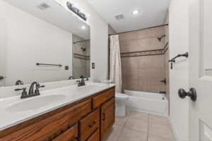 046_9027 N Manning Ave-047