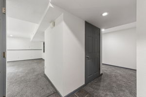 048_9027 N Manning Ave-049