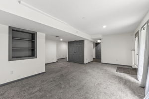 050_9027 N Manning Ave-051