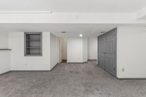051_9027 N Manning Ave-052