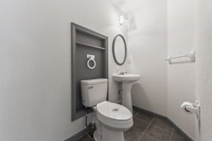 054_9027 N Manning Ave-055