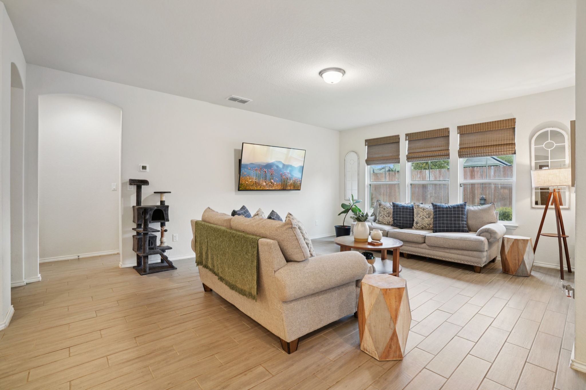 Curling Post-L0612-006