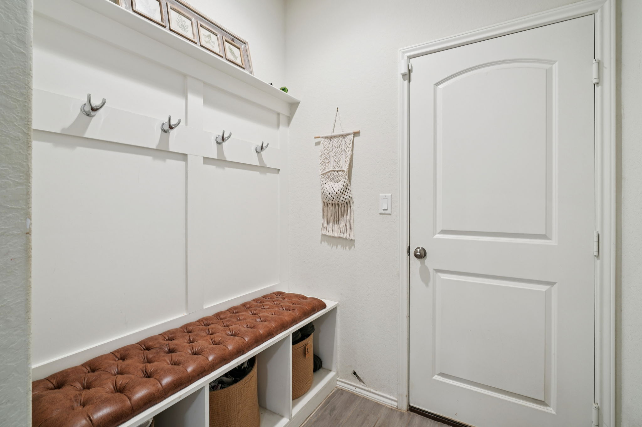 Curling Post-L0612-023