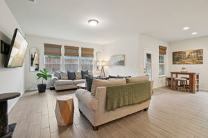 Curling Post-L0612-009