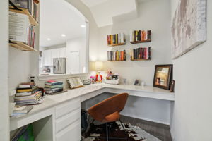 Curling Post-L0612-027