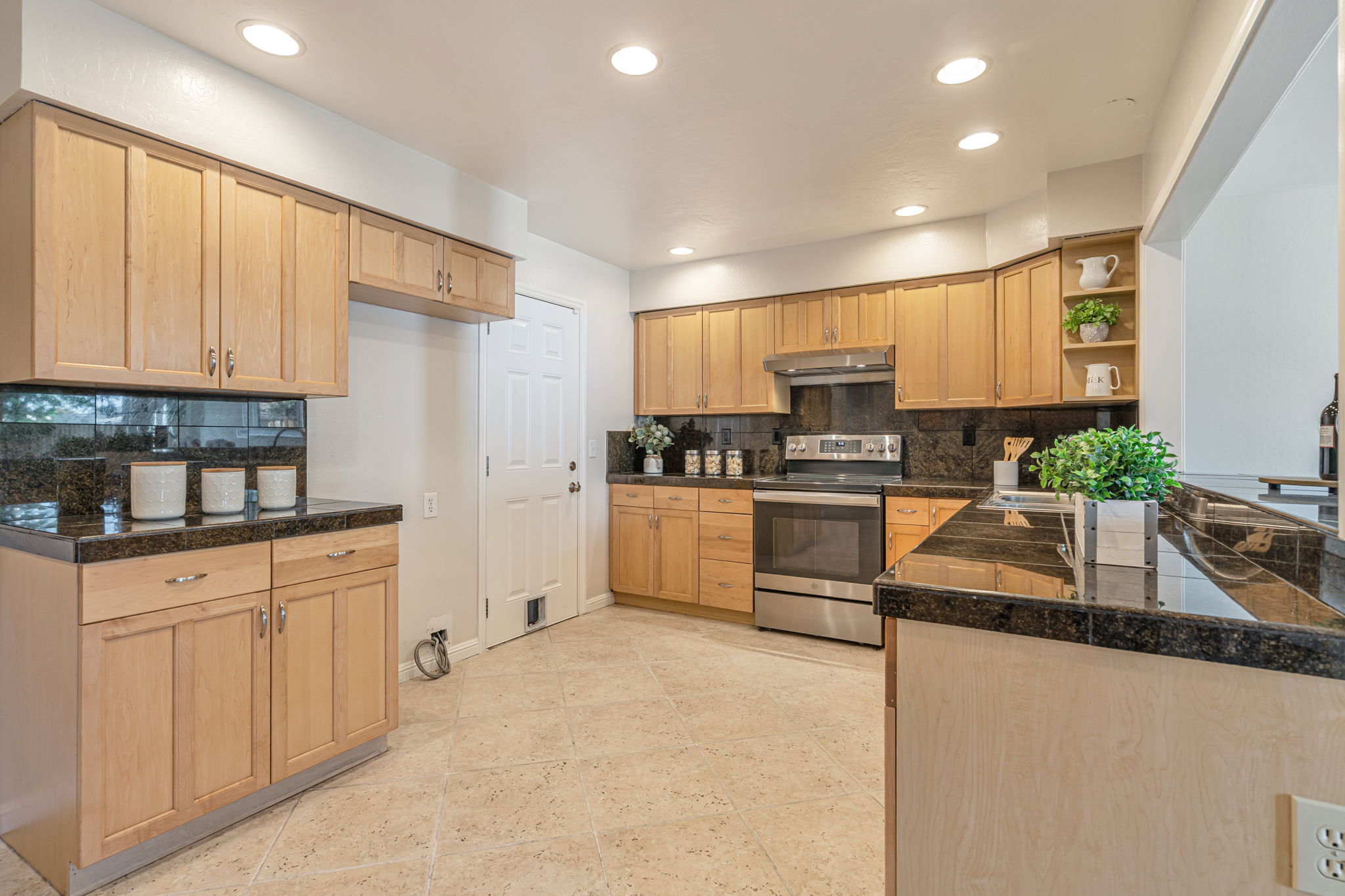 011_903 Furlong Dr