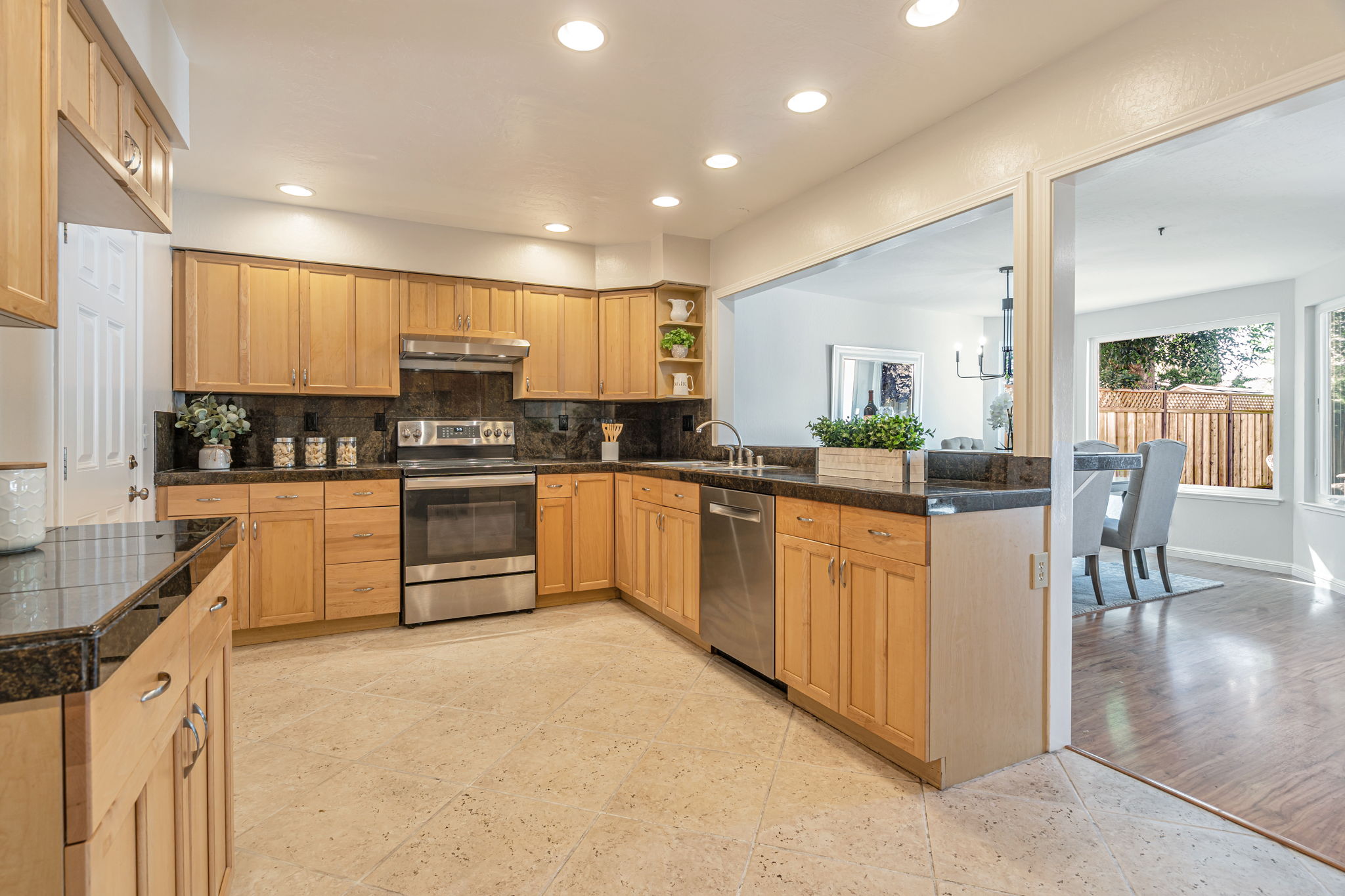 012_903 Furlong Dr