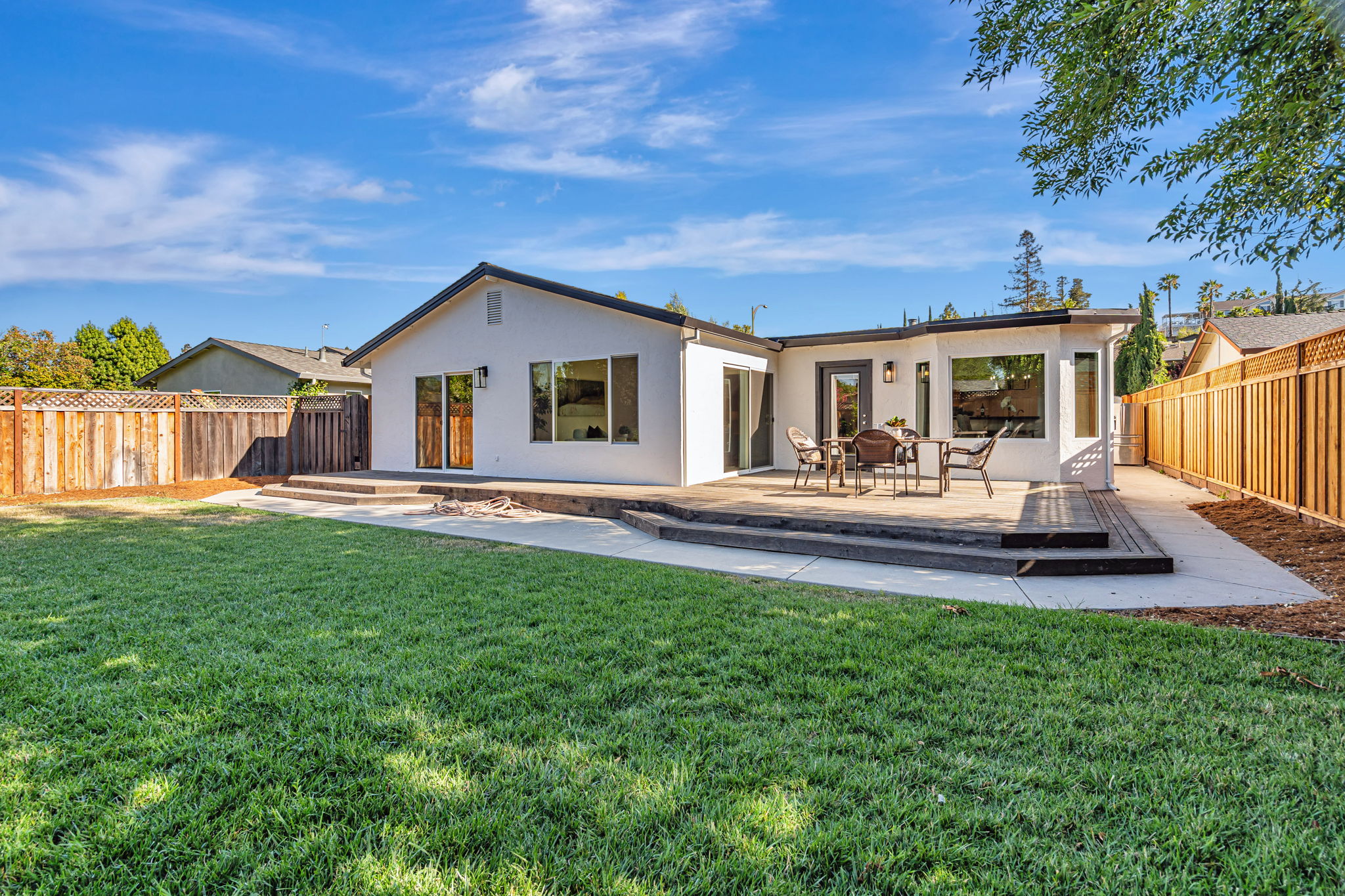 036_903 Furlong Dr