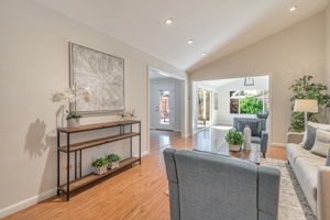 006_903 Furlong Dr