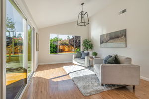 008_903 Furlong Dr