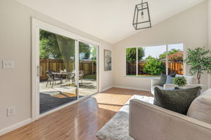 009_903 Furlong Dr