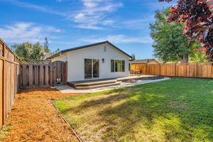 035_903 Furlong Dr