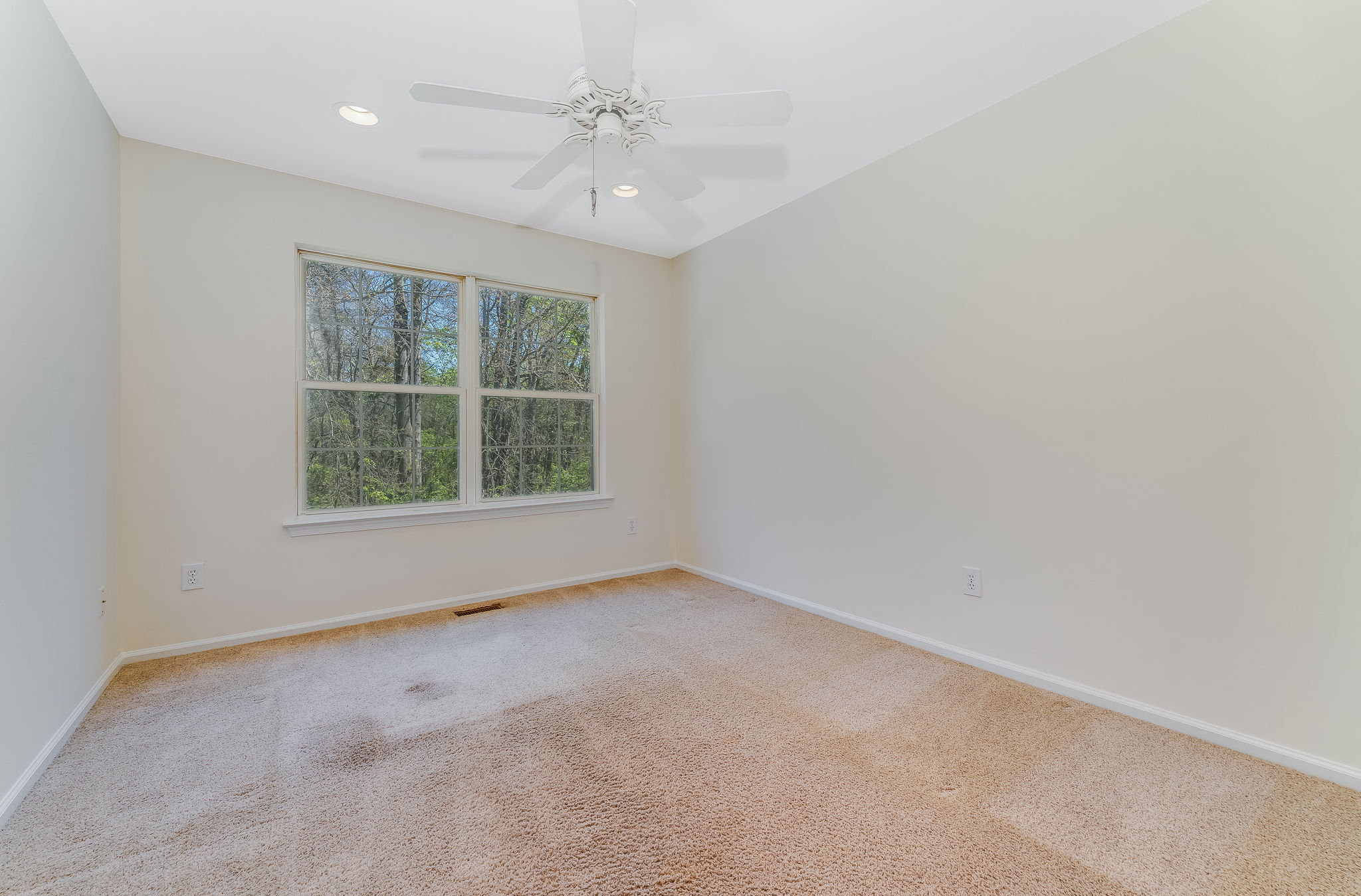 2 Recessed lighting, ceiling fan, double slider closet, neutral carpeting.