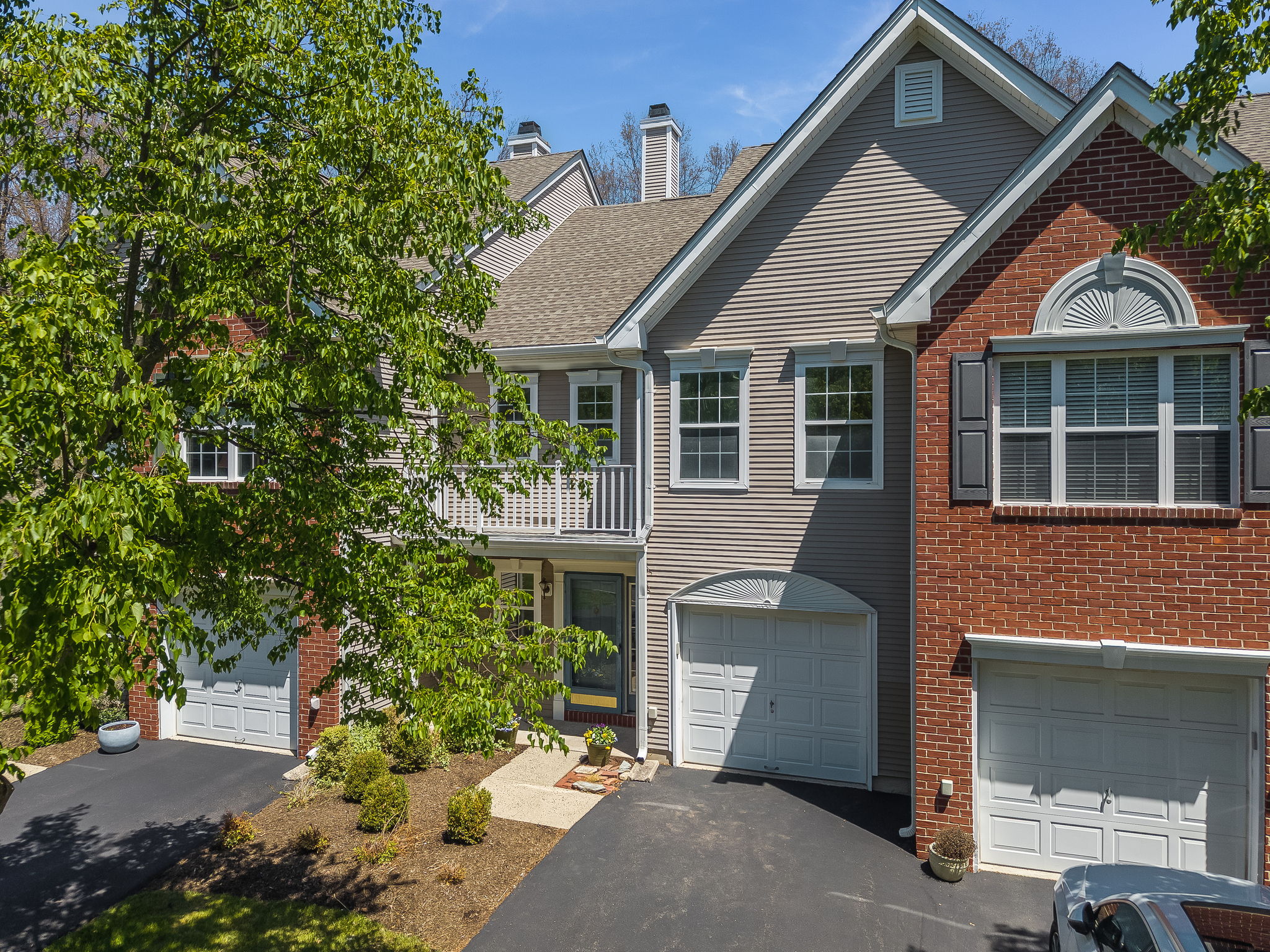 Interior townhouse in highly sought-after scenic Lake Cushetunk Woods