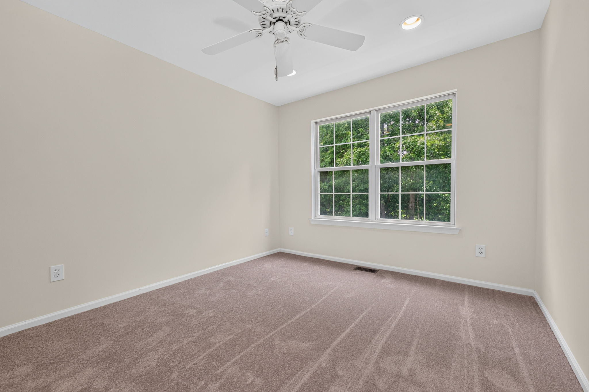 2 Recessed lighting, ceiling fan, double slider closet, NEW CARPETING!