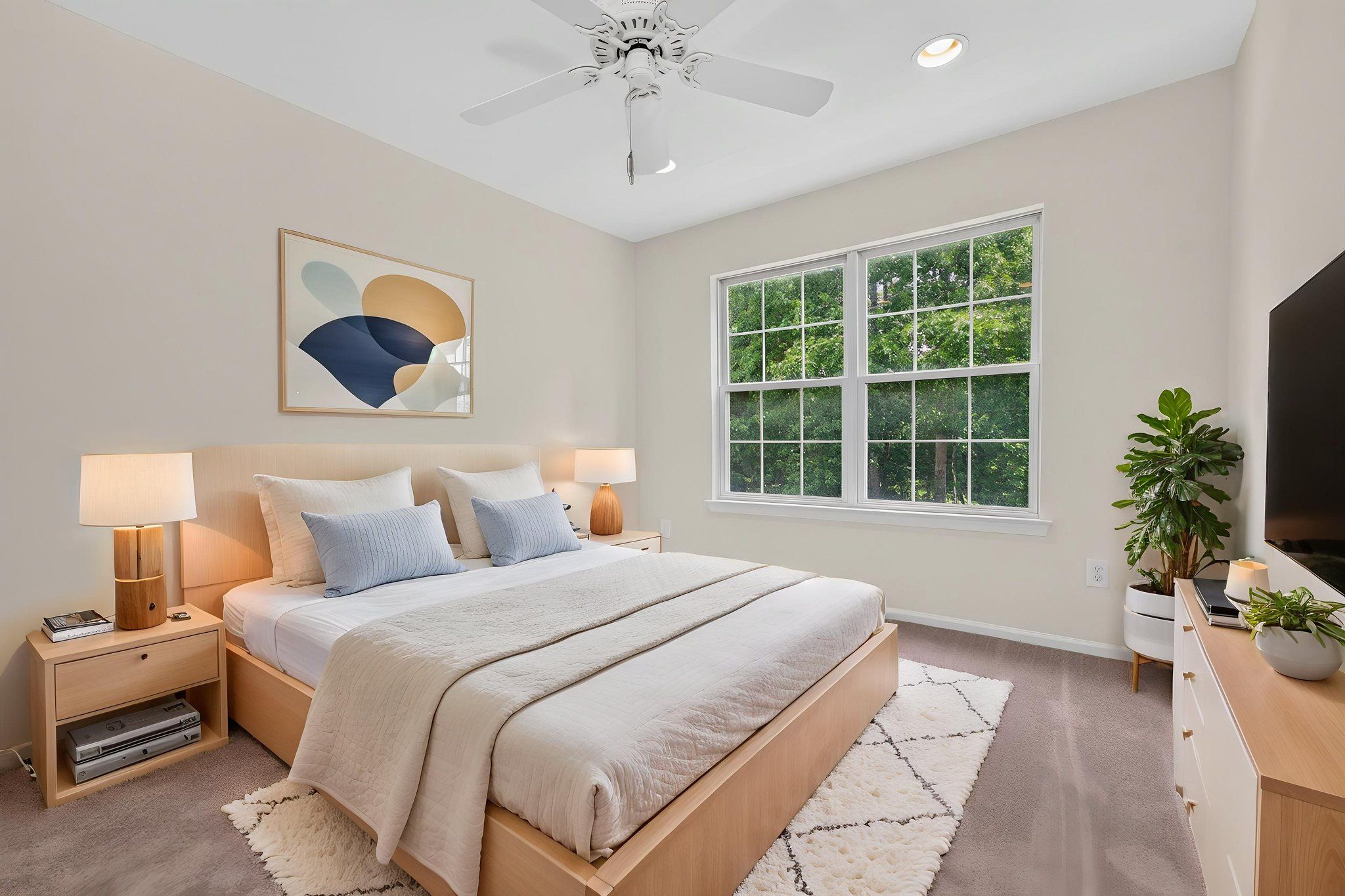 Virtually Staged. 2 Recessed lighting, ceiling fan, double slider closet, NEW CARPETING!