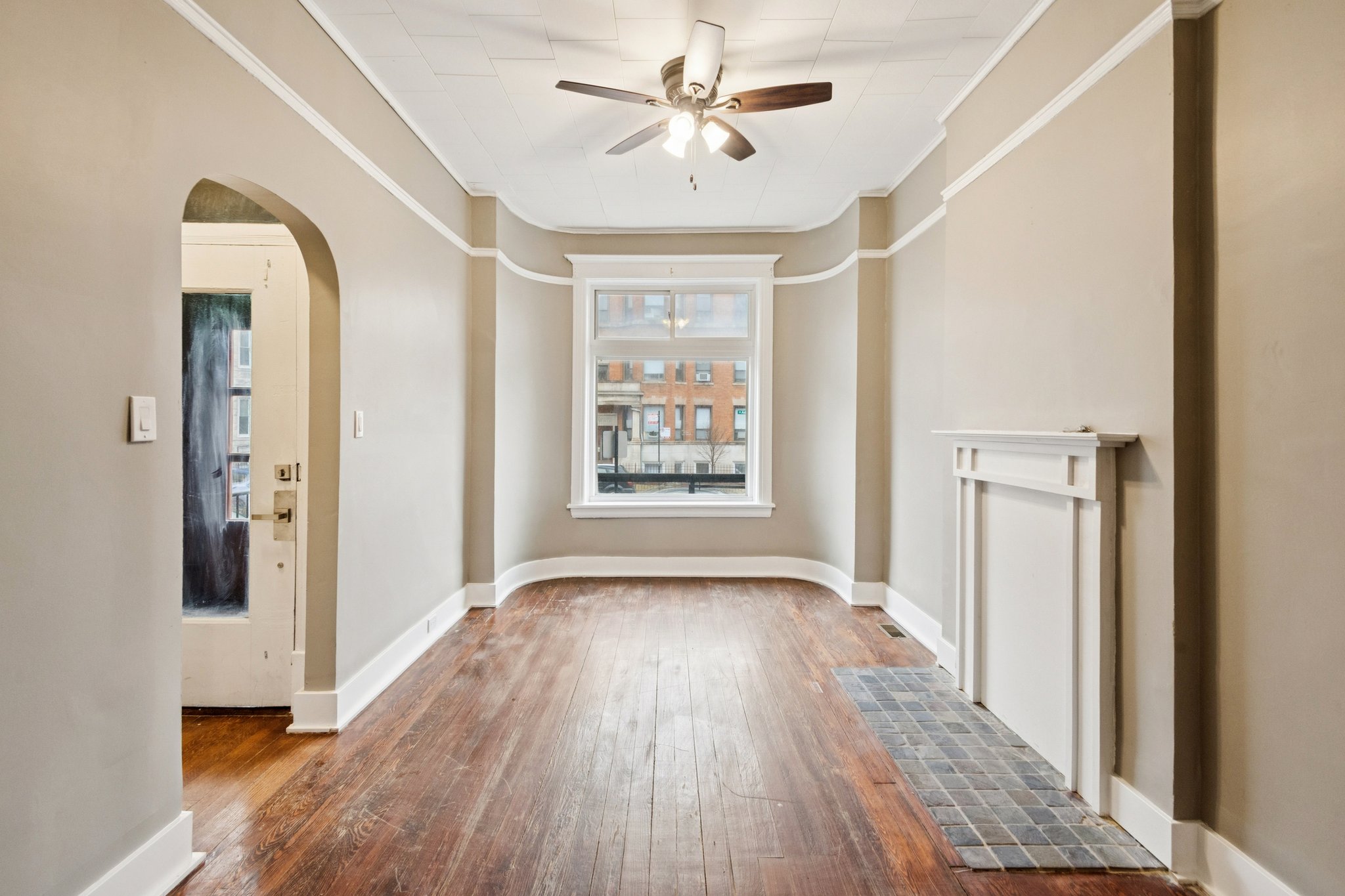 903 W Addison St_001.jpg